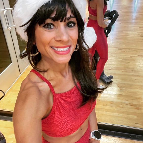 Meet your Posher, Ronni - Picture 1 of 2